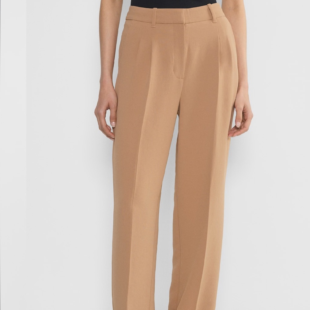 Wilfred Effortless Pants from Aritzia in a beautiful camel/tan shade. Size 12

.